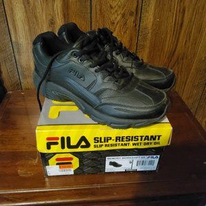 Slip resistant shoes